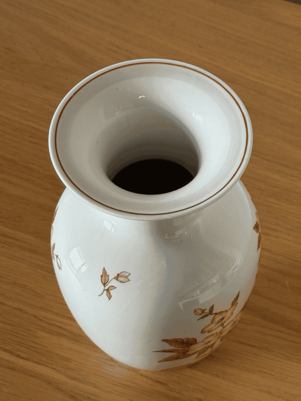 Wintageowy ceramiczny wazon z kwiatowym zdobieniem - 4